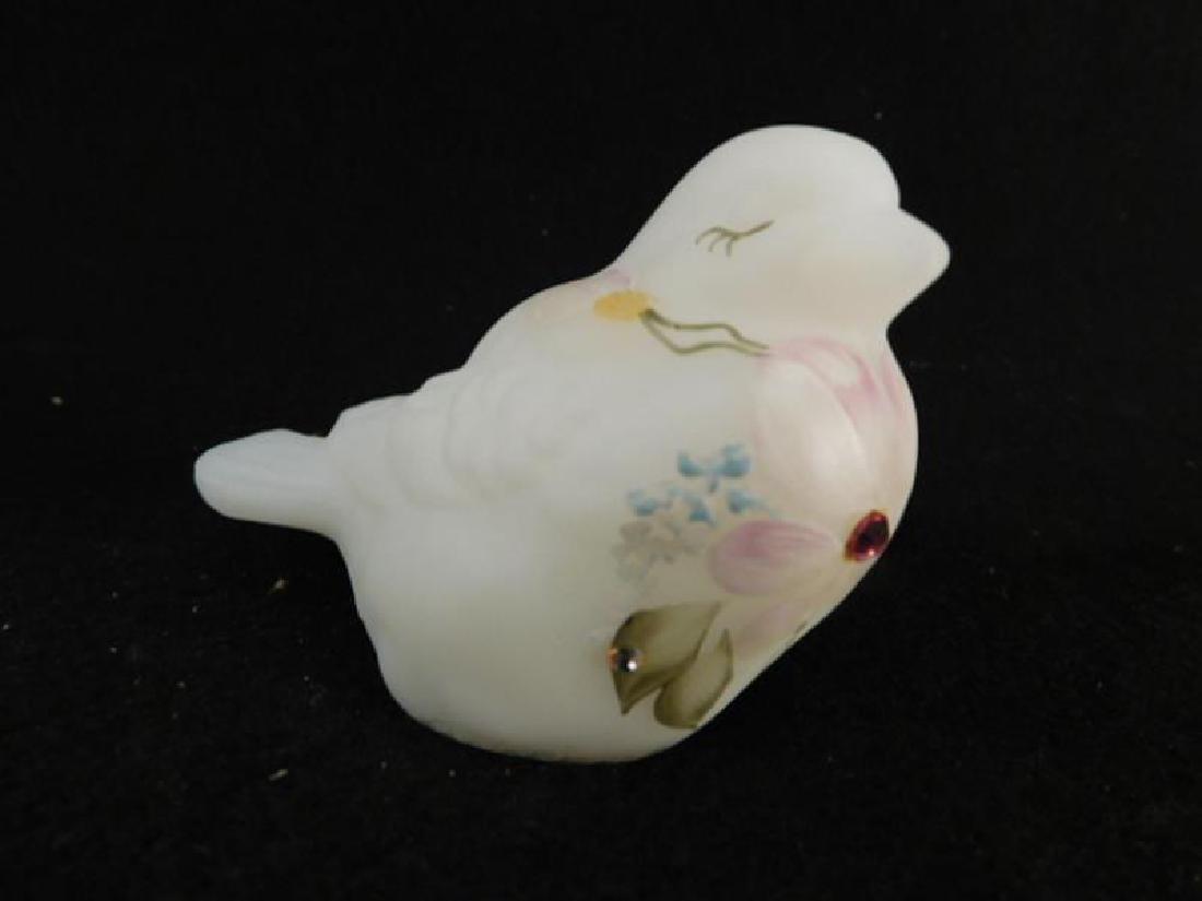 FENTON ART GLASS USA HANDPAINTED ( YES WE SHIP) BIRD: Thank you for attending HATMAN AUCTIONS! This auctions consists of and ecclectic variety of fantastic quality 2205's Victorian Era Glass, antiques, Advertising, Art, Fenton, Hummel, Disney, Rare Rocks