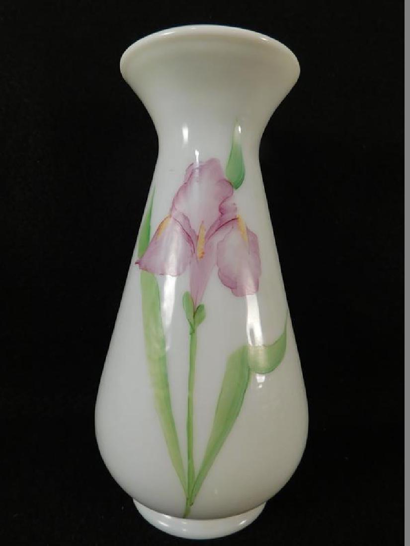 FENTON ART GLASS USA HANPAINTED VASE WHITE (YES, WE: Thank you for attending HATMAN AUCTIONS! This auctions consists of several lots of antiques, advertising, ephemera, rare rocks, Fenton, Hummel, Disney and other collectibles. Please see photos for mea