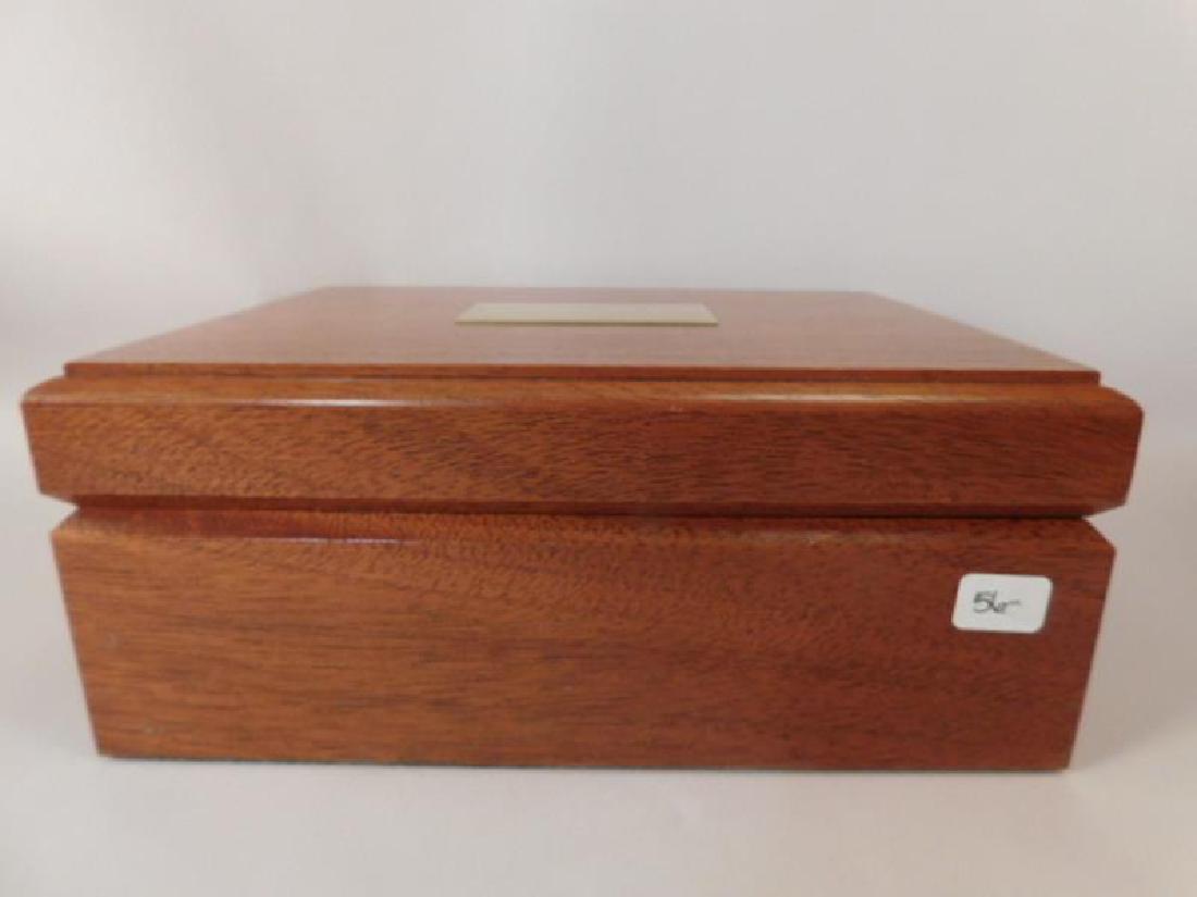 ANTIQUES AND COLLECTIBLES (YES, WE SHIP!): Thank you for attending HATMAN AUCTIONS! This auctions consists of several lots of antiques, advertising, ephemera, rare rocks, Fenton, Hummel, Disney and other collectibles. Please see photos for mea