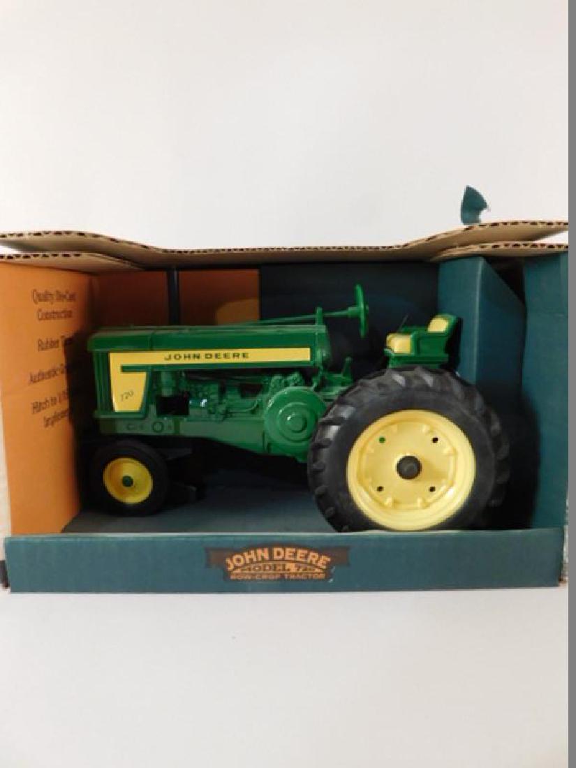 JOHN DEERE MODEL 720 ROW CROP DIE CAST TRACTOR ANTIQUES (1 of 4)