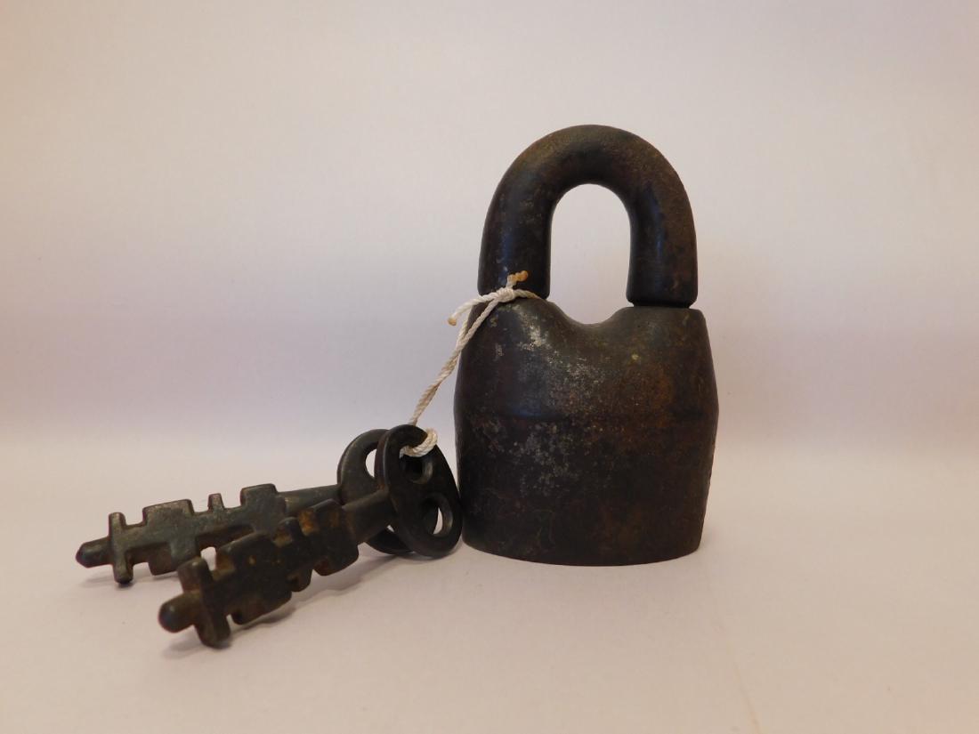 RARE BARREL STYLE PADLOCK WITH ODD KEYS (1 of 2)