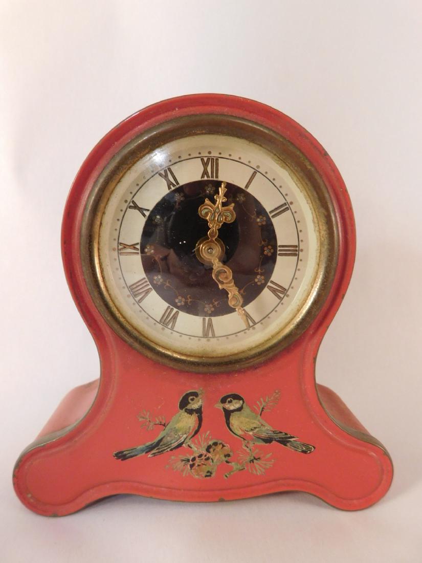 VINTAGE ANTIQUE WINDUP ALARM CLOCK (1 of 3)