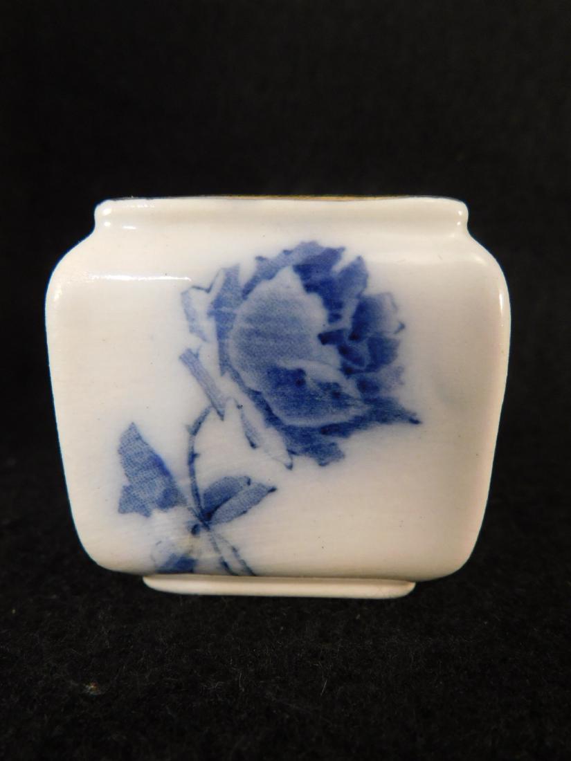 BLUE AND WHITE BLUE FLOWER SQUARE TOOTHPICK HOLDER: ANTIQUES AND COLLECTIBLES (YES, WE SHIP!)