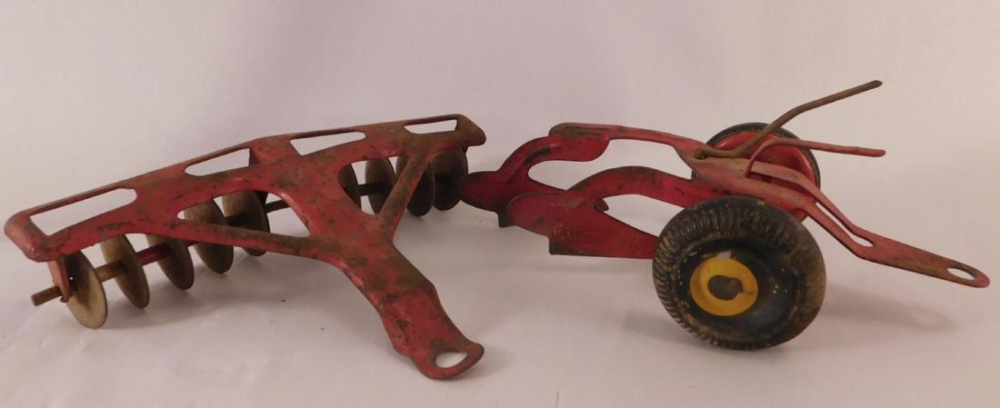 FARM IMPLEMENTS METAL TOY TIN    VINTAGE ANTIQUE (1 of 5)