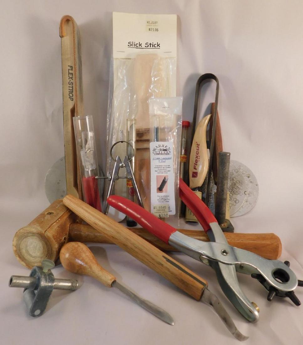 LEATHER WORKING TOOLS STAMPS AND PUNCHES CRAFTOOL BELT (1 of 3)