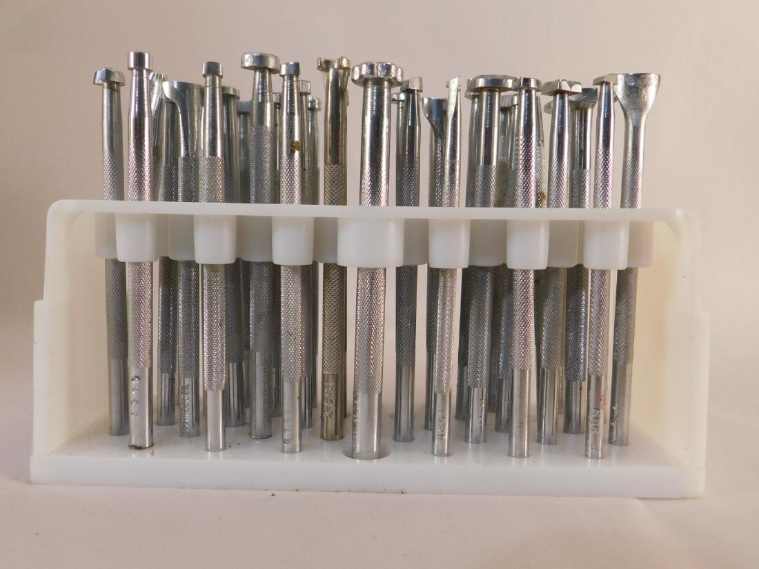 LEATHER WORKING TOOLS STAMPS AND PUNCHES CRAFTOOL BELT (1 of 3)