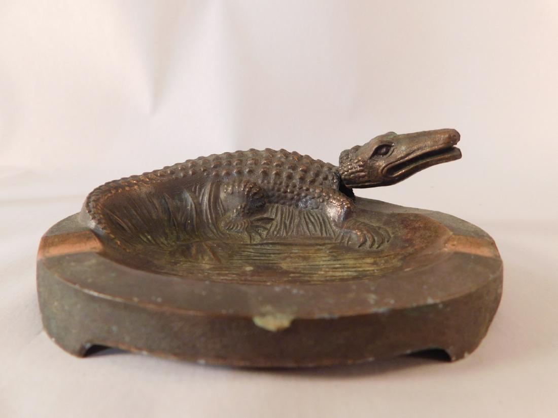 VINTAGE NODDER ALLIGATOR ASHTRAY BOBBLE HEAD (YES, WE (1 of 4)