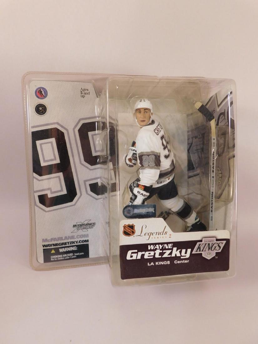 WAYNE GRETZKY LA KINGS HOCKEY FIGRINE: WAYNE GRETZKY LA KINGS HOCKEY FIGRINE (YES, WE SHIP!)