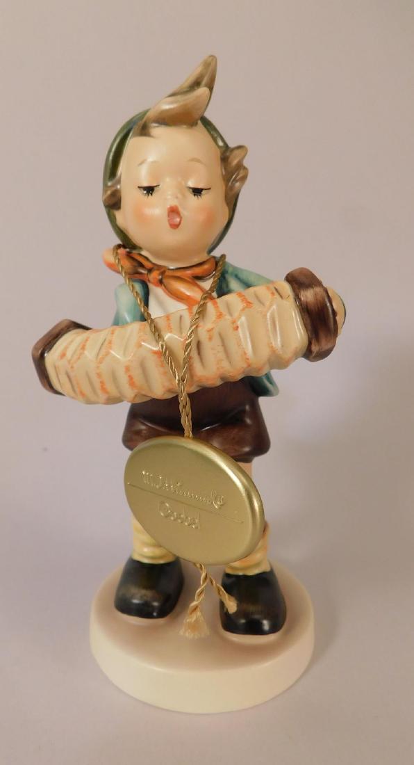 HUMMEL GOEBEL FIGURINE: HUMMEL GOEBEL FIGURINE