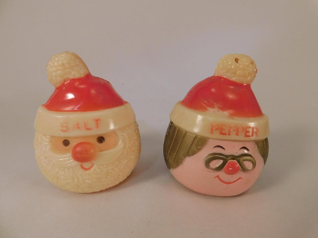 VINTAGE ANTIQUE SANTA SALT AND PEPPER SHAKERS: VINTAGE ANTIQUE SANTA SALT AND PEPPER SHAKERS