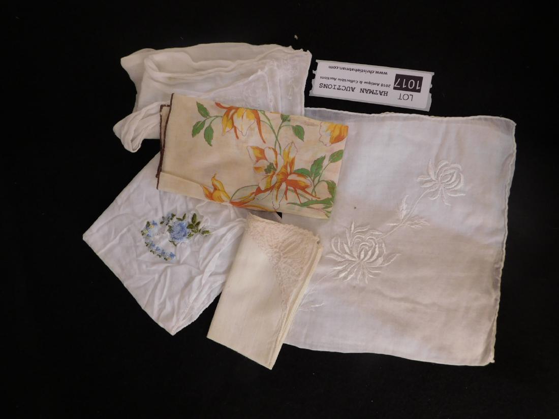 VINTAGE ANTIQUE DUTCH BOY AND GIRL SALT AND PEPPER (1 of 3)