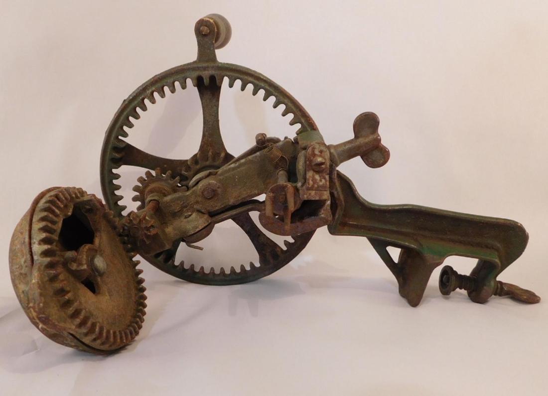 APPLE POTATO PEELER KITCHEN GADGET VINTAGE ANTIQUE (1 of 3)