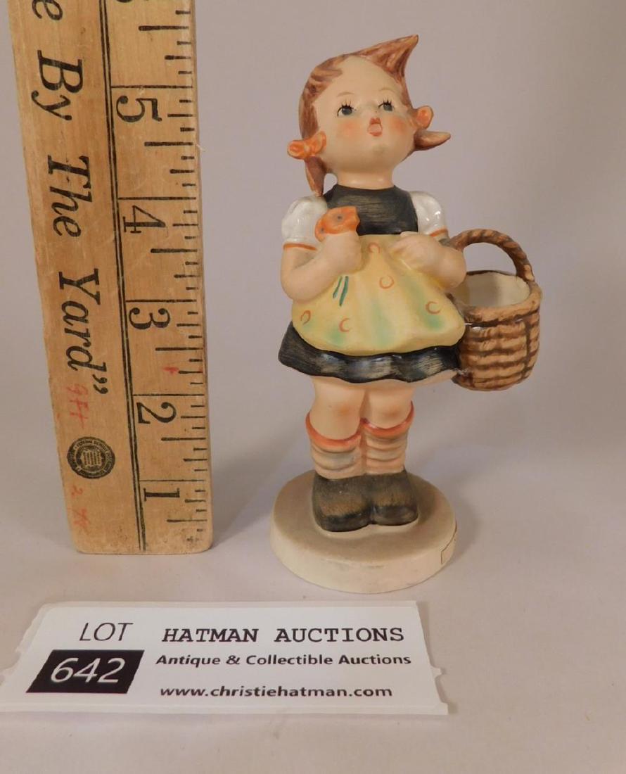 HUMMEL GOEBEL FIGURINE: HUMMEL GOEBEL FIGURINE