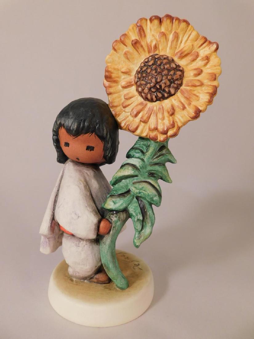 HUMMEL GOEBEL FIGURINE: HUMMEL GOEBEL FIGURINE