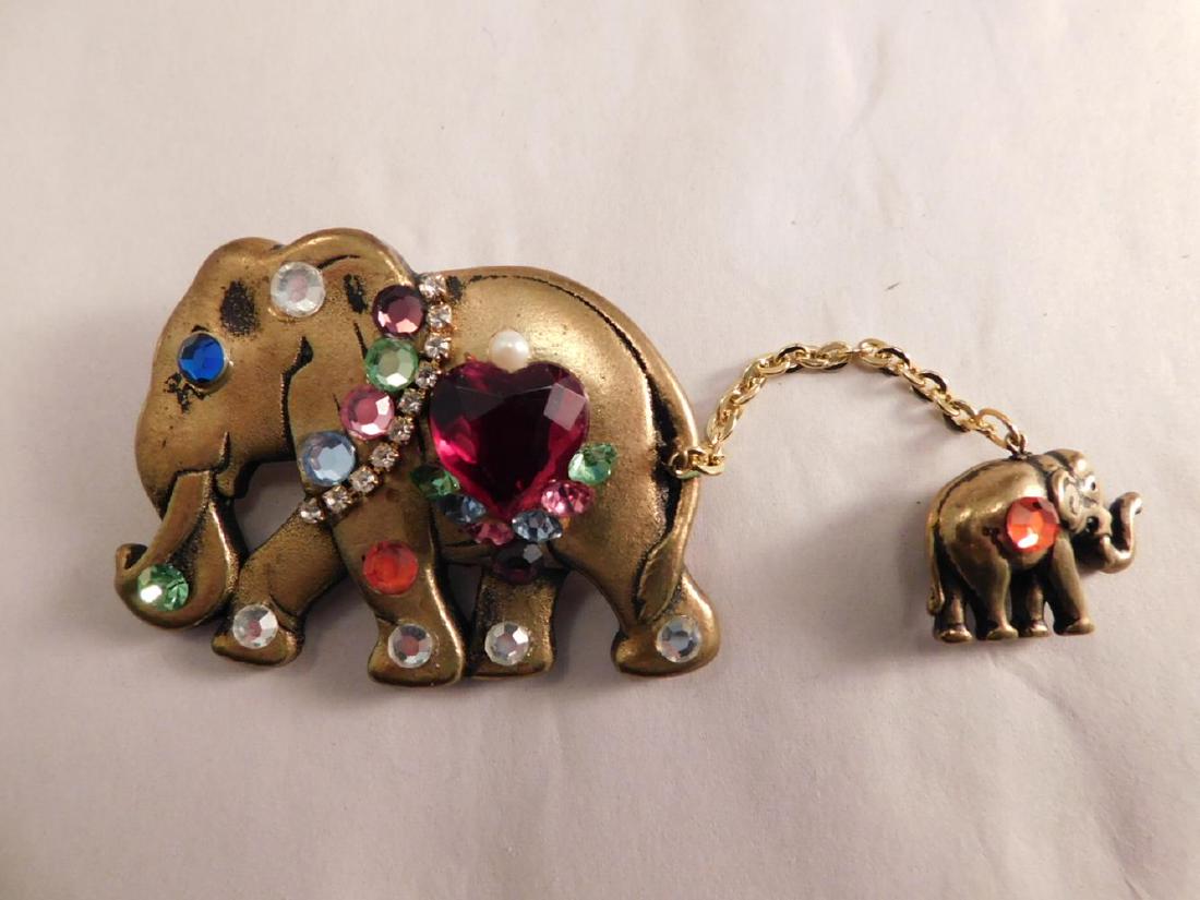 ELEPHANT AND BABY VINTAGE ANTIQUE BROOCH: ELEPHANT AND BABY VINTAGE ANTIQUE BROOCH