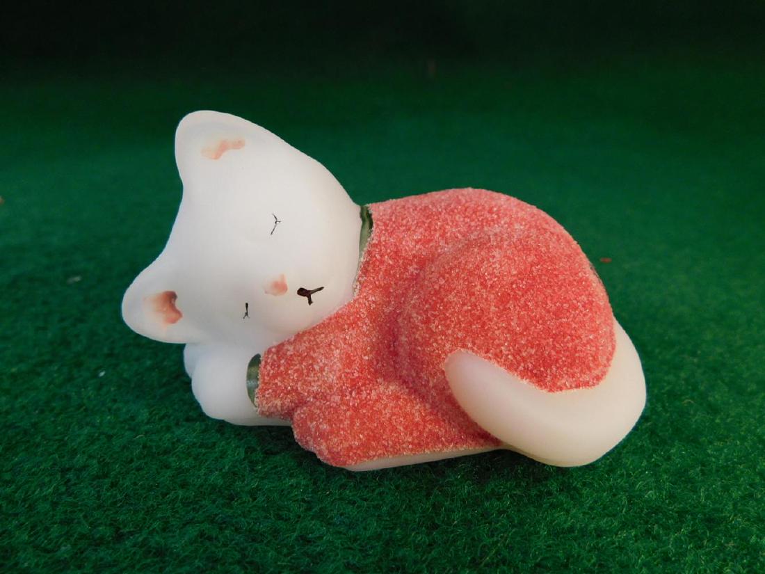 FENTON ART GLASS USA HANDPAINTED CHRISTMAS CAT (1 of 3)