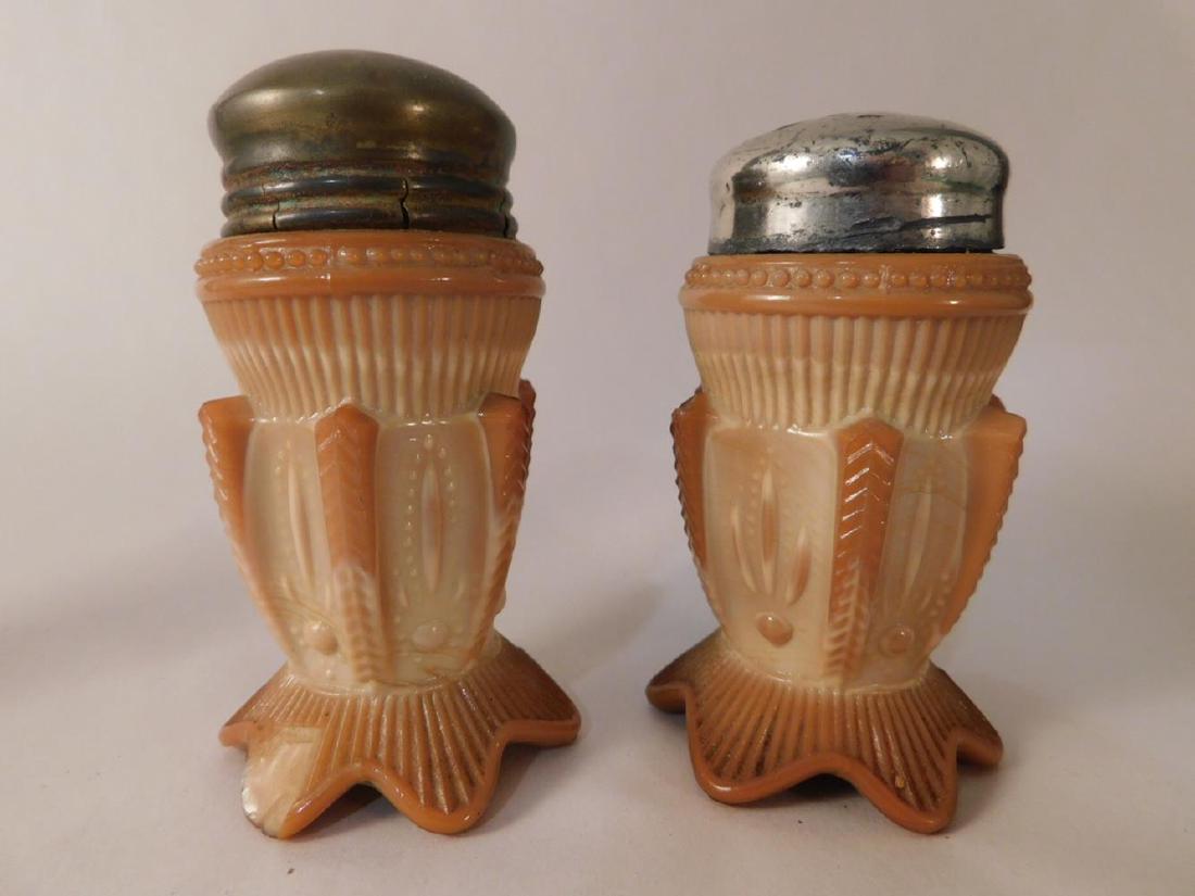 CHOCOLATE SLAG CACTUS PATTERN SALT AND PEPPER SHAKER: CHOCOLATE SLAG CACTUS PATTERN SALT AND PEPPER SHAKER 1800'S ANTIQUE VINTAGE COLLECTIBLE