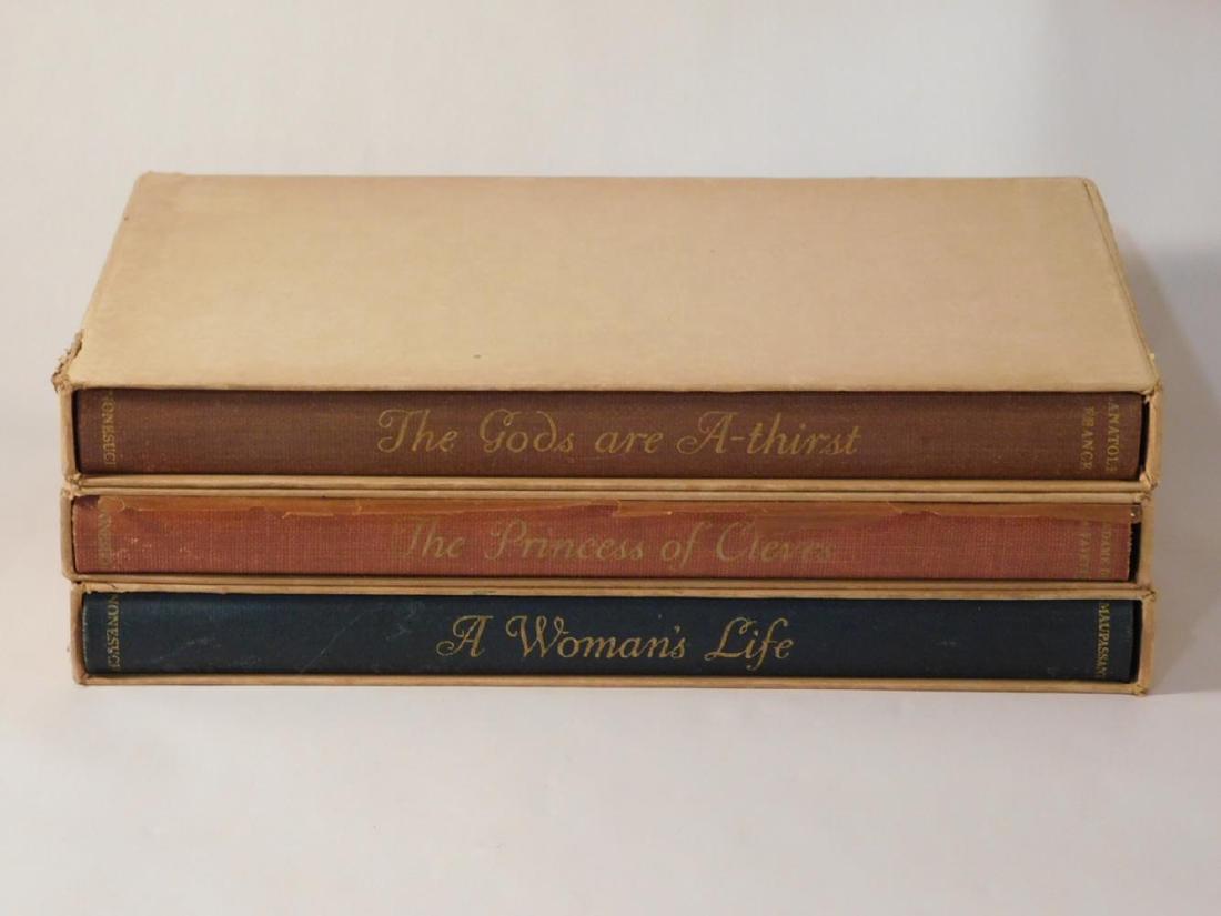 ANTIQUE VINTAGE COLLECTIBLE: ANTIQUE VINTAGE COLLECTIBLE