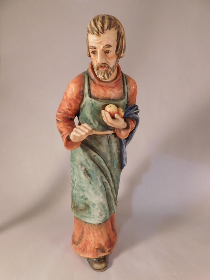 HUMMEL GOEBEL M.I HUMMEL FIGURINE: HUMMEL GOEBEL M.I HUMMEL FIGURINE