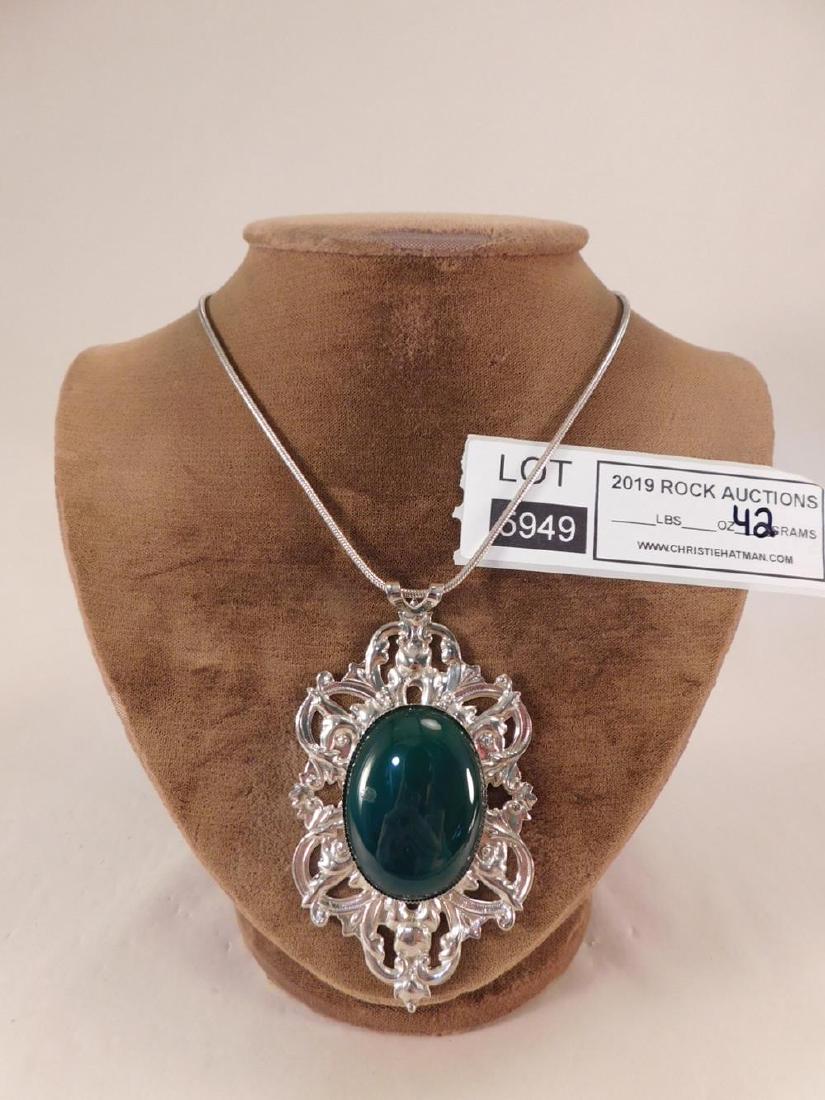 MALACHITE CABOCHON PENDANT WITH CHAIN ROCK STONE: MALACHITE CABOCHON PENDANT WITH CHAIN ROCK STONE LAPIDARY SPECIMEN