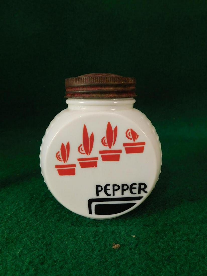 VINTAGE ANTIQUE PEPPER CANISTER: VINTAGE ANTIQUE PEPPER CANISTER