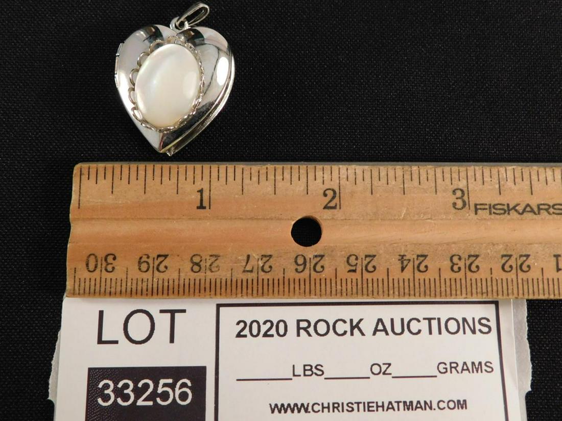 CABOCHON LOCKET PENDANT ROCK STONE LAPIDARY SPECIMEN: CABOCHON LOCKET PENDANT ROCK STONE LAPIDARY SPECIMEN