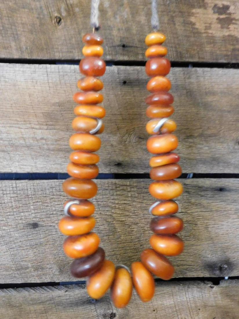 VINTAGE EXCELLENT STRAND WITH OLD REPAIRS AND GREAT: VINTAGE EXCELLENT STRAND WITH OLD REPAIRS AND GREAT PATINA. SCARCE AFRICAN BAKELITE AMBER PHENOLIC RESIN BEADS STRAND 878 GRAMS