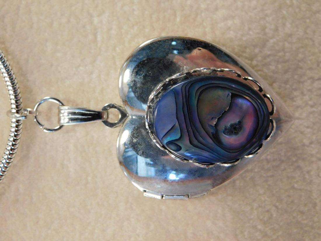 ABALONE SHELL CABOCHON PENDANT WITH CHAIN: ABALONE SHELL CABOCHON PENDANT WITH CHAIN