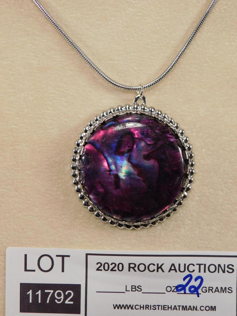 ABALONE SHELL CABOCHON PENDANT WITH CHAIN: ABALONE SHELL CABOCHON PENDANT WITH CHAIN