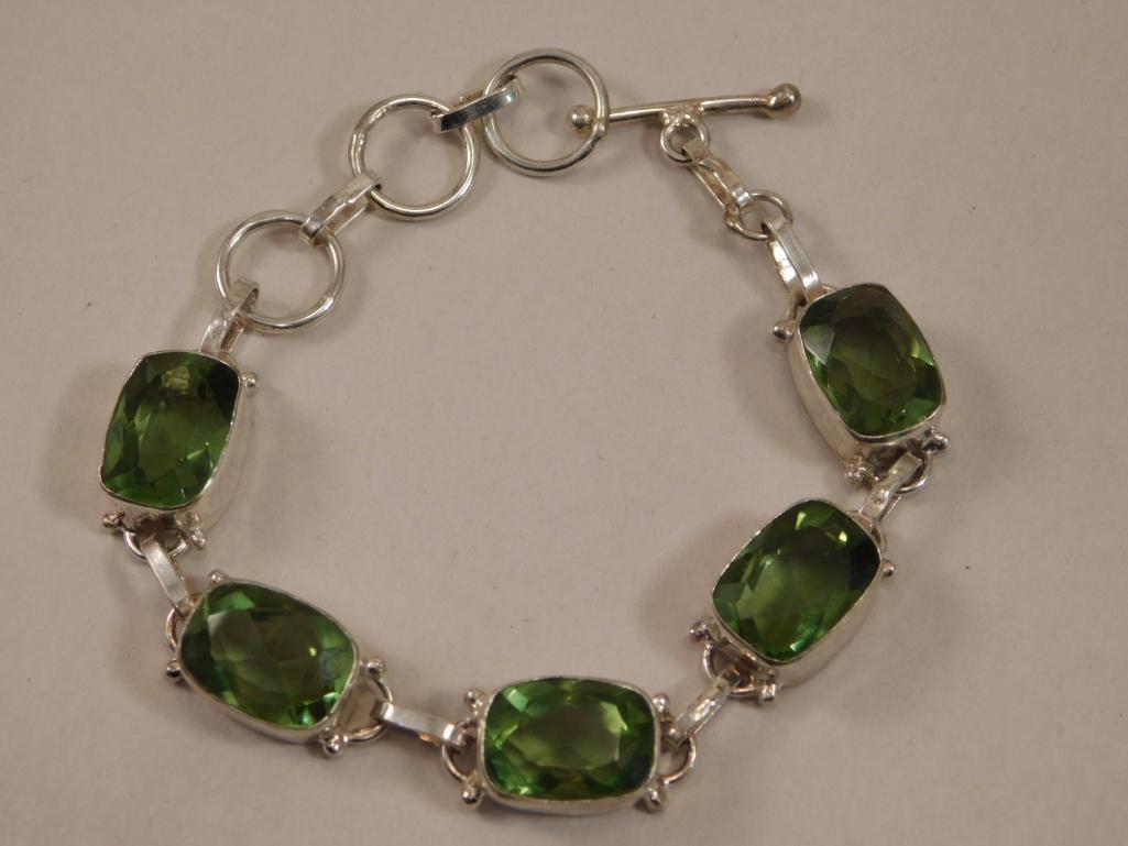 PERIDOT GEM AND SILVER BRACELET: PERIDOT GEM AND SILVER BRACELET