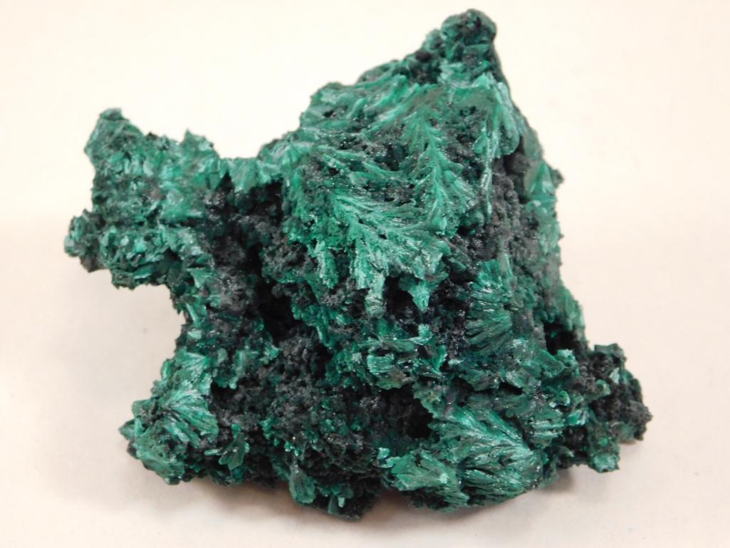 FIBROUS MALACHITE ROCK STONE LAPIDARY SPECIMEN: Thank you for attending HATMAN AUCTIONS! Please see photos for measurements and descriptions. If you purchase lots of heavy items, we can hold them for you until you can pick them up. *We are an aucti