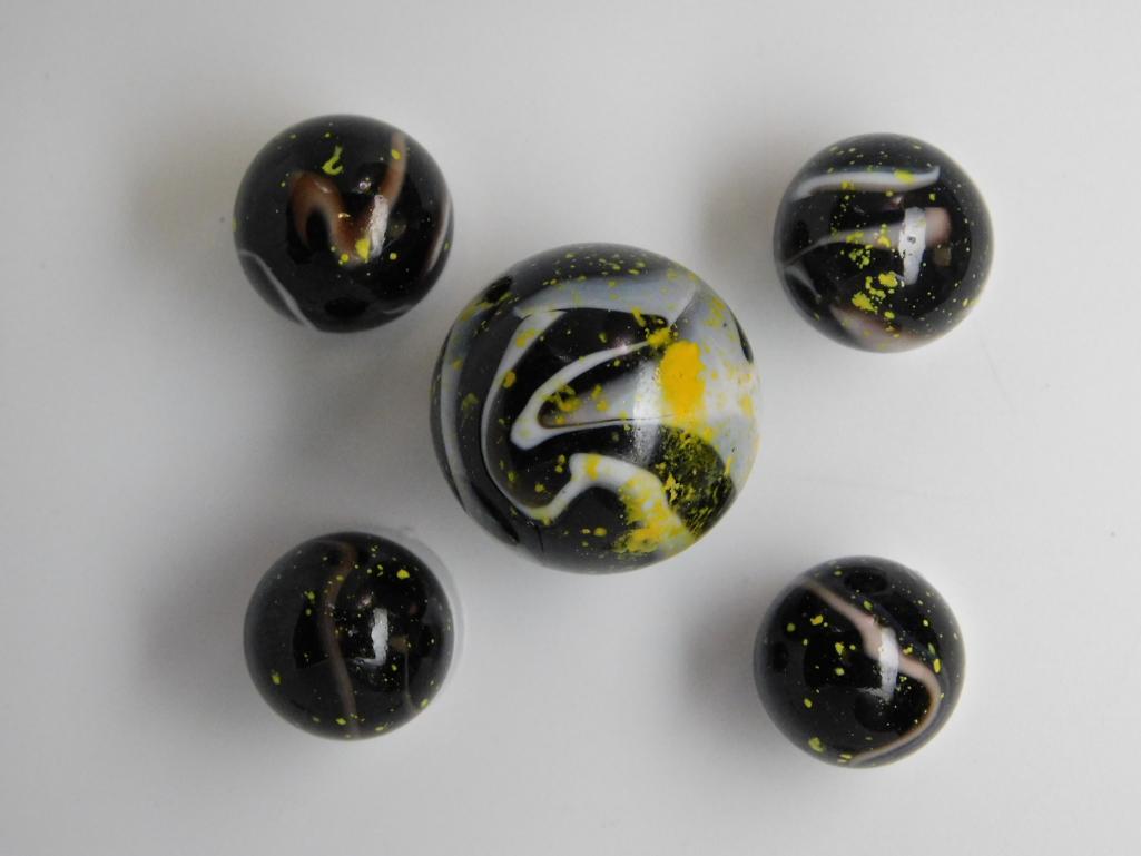 SPECKLED MARBLE VINTAGE ANTIQUE COLLECTION MARBLES: Thank you for attending HATMAN AUCTIONS! MARBLE TYPES INCLUDE AGGIE, JABO, CONTEMPORARY, ONION SKIN, GERMAN, SULPHIDE, CATS-EYE, MULTI-VEIN, BANANA, BENNINGTON, CLAY, GLASS, FROSTED, ORIENTAL, SWIRL,