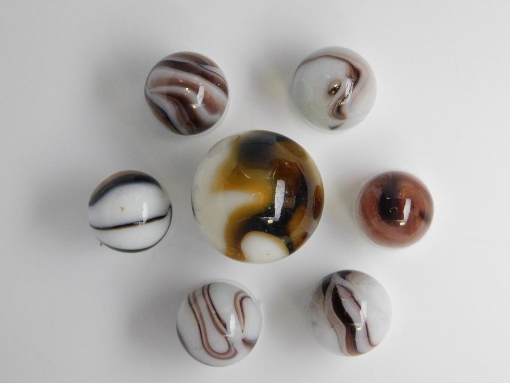 AGGIE MARBLE VINTAGE ANTIQUE COLLECTION MARBLES: Thank you for attending HATMAN AUCTIONS! MARBLE TYPES INCLUDE AGGIE, JABO, CONTEMPORARY, ONION SKIN, GERMAN, SULPHIDE, CATS-EYE, MULTI-VEIN, BANANA, BENNINGTON, CLAY, GLASS, FROSTED, ORIENTAL, SWIRL,