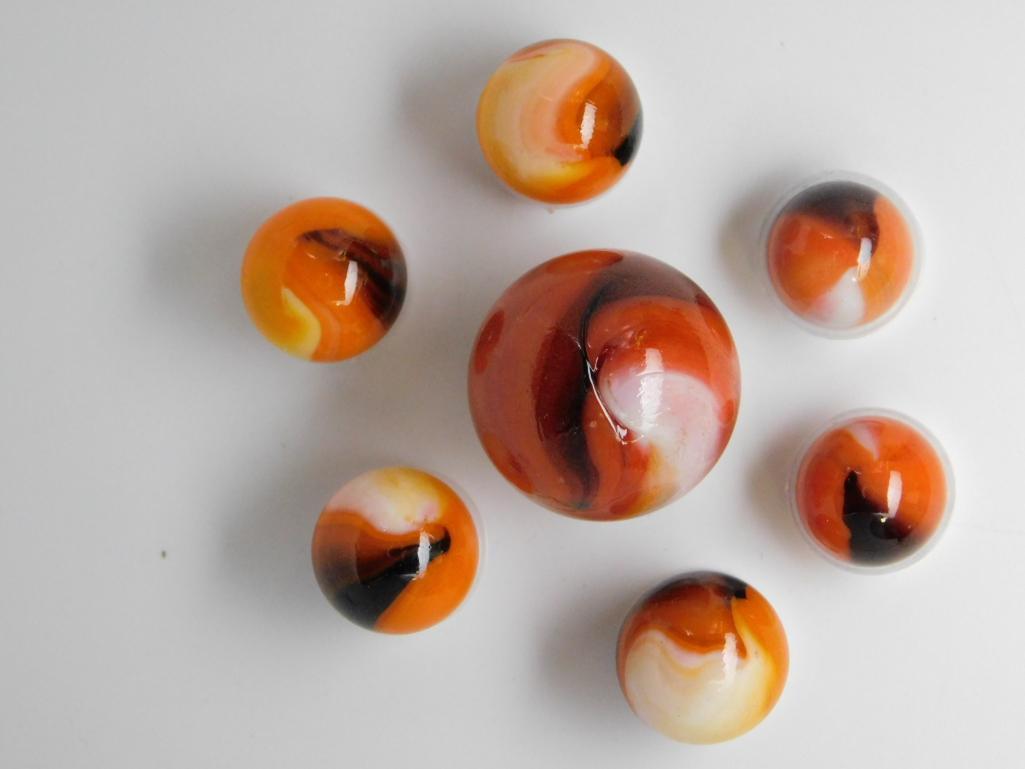 AGGIE MARBLE VINTAGE ANTIQUE COLLECTION MARBLES: Thank you for attending HATMAN AUCTIONS! MARBLE TYPES INCLUDE AGGIE, JABO, CONTEMPORARY, ONION SKIN, GERMAN, SULPHIDE, CATS-EYE, MULTI-VEIN, BANANA, BENNINGTON, CLAY, GLASS, FROSTED, ORIENTAL, SWIRL,