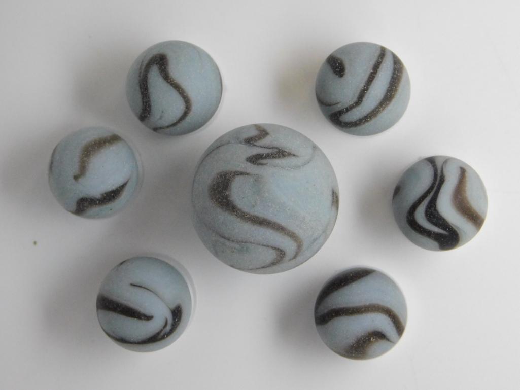 TARANTULA MARBLE VINTAGE ANTIQUE COLLECTION MARBLES: Thank you for attending HATMAN AUCTIONS! MARBLE TYPES INCLUDE AGGIE, JABO, CONTEMPORARY, ONION SKIN, GERMAN, SULPHIDE, CATS-EYE, MULTI-VEIN, BANANA, BENNINGTON, CLAY, GLASS, FROSTED, ORIENTAL, SWIRL,