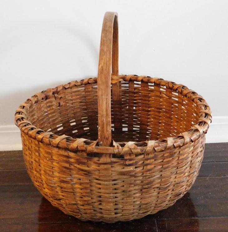 BASKET WITH HANDLE WOVEN PRIMITIVE VINTAGE ANTIQUE NEW: Thank you for attending HATMAN AUCTIONS! This auctions consists of antiques, art, glassware, pottery, artifacts, rocks, minerals, gems , fossils and jewelry lots. Please see photos for measurements an