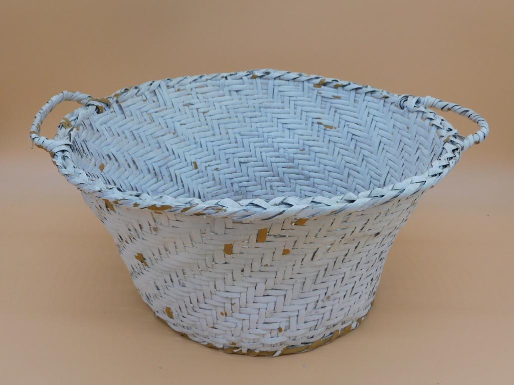 WIDEMOUTH BASKET WITH HANDLES PRIMITIVE VINTAGE ANTIQUE: Thank you for attending HATMAN AUCTIONS! This auctions consists of antiques, art, glassware, pottery, artifacts, rocks, minerals, gems , fossils and jewelry lots. Please see photos for measurements an