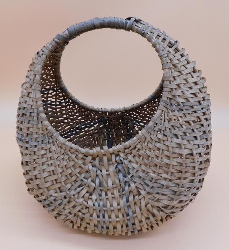 BASKET WITH HANDLE PRIMITIVE VINTAGE ANTIQUE NEW: Thank you for attending HATMAN AUCTIONS! This auctions consists of antiques, art, glassware, pottery, artifacts, rocks, minerals, gems , fossils and jewelry lots. Please see photos for measurements an