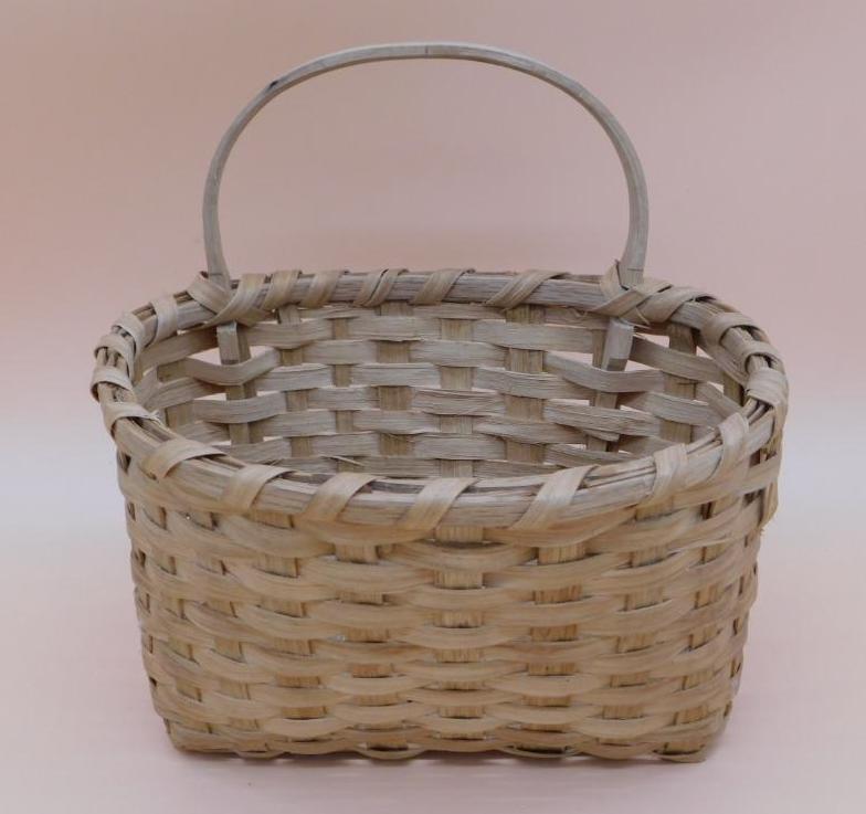 BASKET WITH HANDLE PRIMITIVE VINTAGE ANTIQUE NEW: Thank you for attending HATMAN AUCTIONS! This auctions consists of antiques, art, glassware, pottery, artifacts, rocks, minerals, gems , fossils and jewelry lots. Please see photos for measurements an