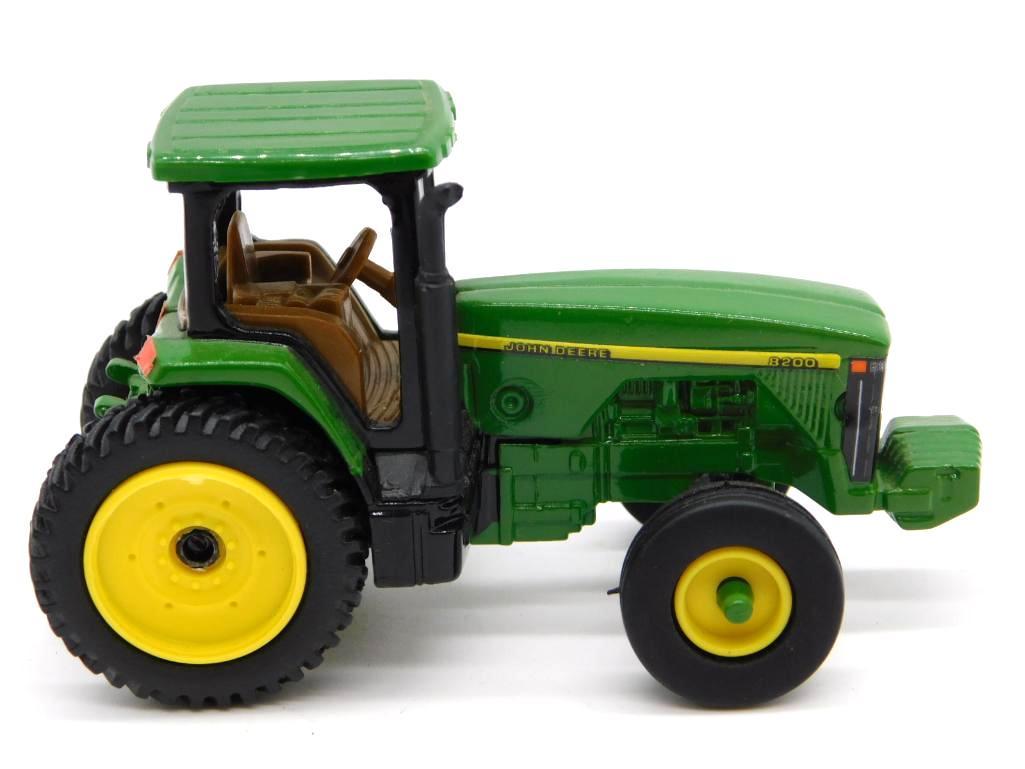 JOHN DEERE TRACTOR VINTAGE ANTIQUE (1 of 3)