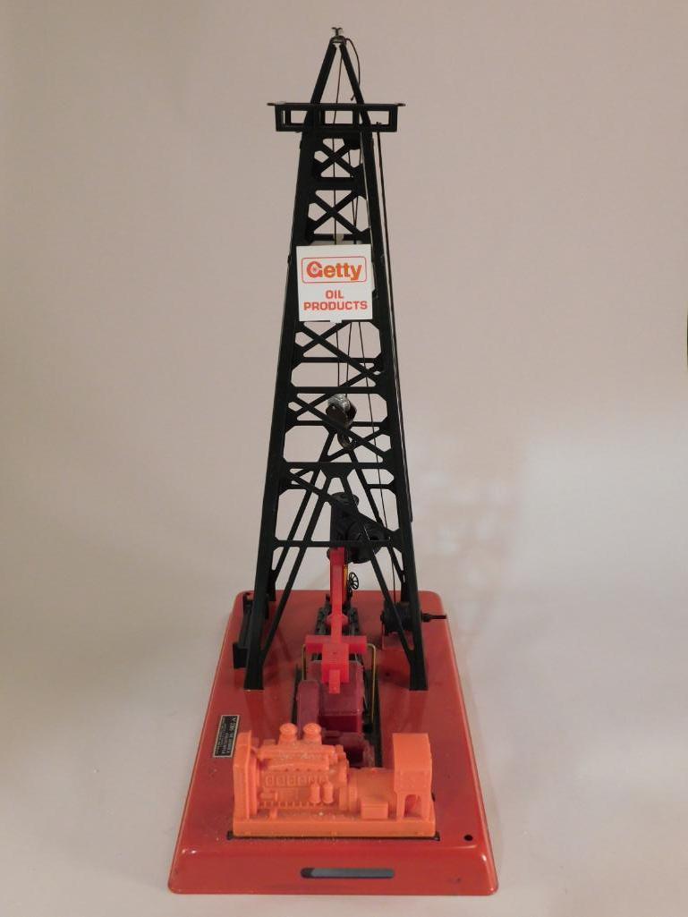 LIONEL OIL DERRICK AND PUMPER WITH ORIGINAL BOX (1 of 6)