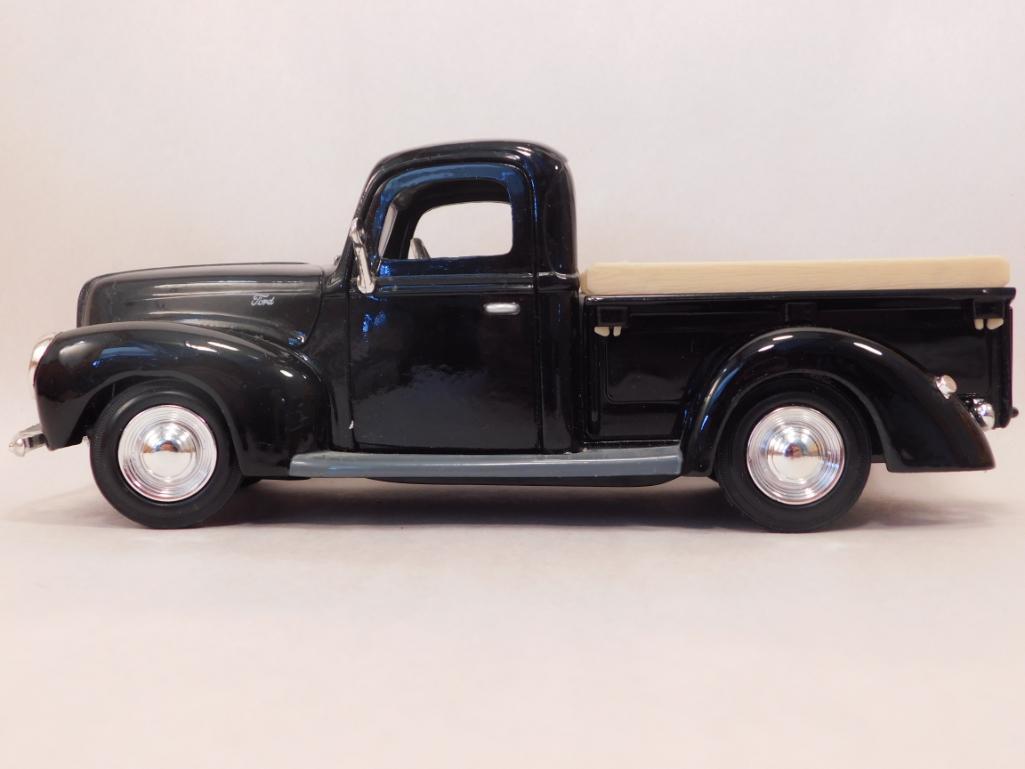 MODEL CAR 1940 FORD PICK UP VINTAGE ANTIQUE (1 of 4)