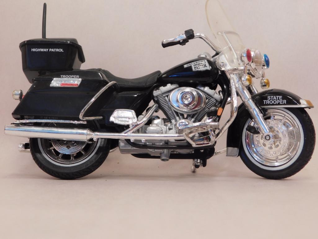 OKLAHOMA HIGHWAY PATROL STATE TROOPER MODEL MOTORCYCLE (1 of 2)