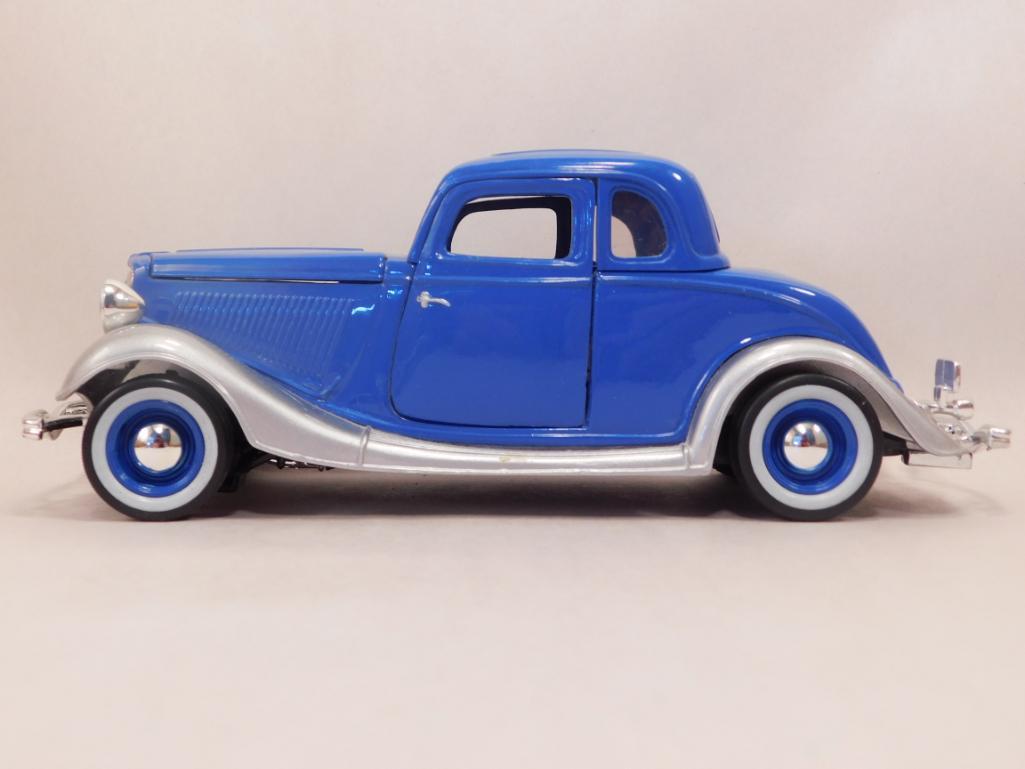 MODEL CAR VINTAGE ANTIQUE (1 of 3)