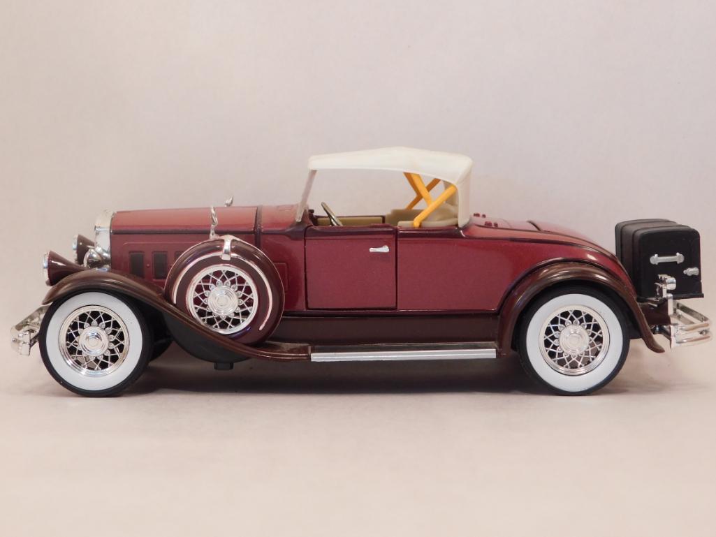 MODEL CAR VINTAGE ANTIQUE (1 of 3)