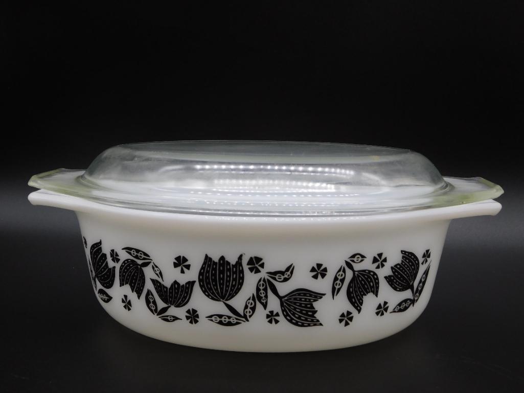 PYREX SERVING DISH WITH LID  ANTIQUE& VINTAGE (1 of 6)