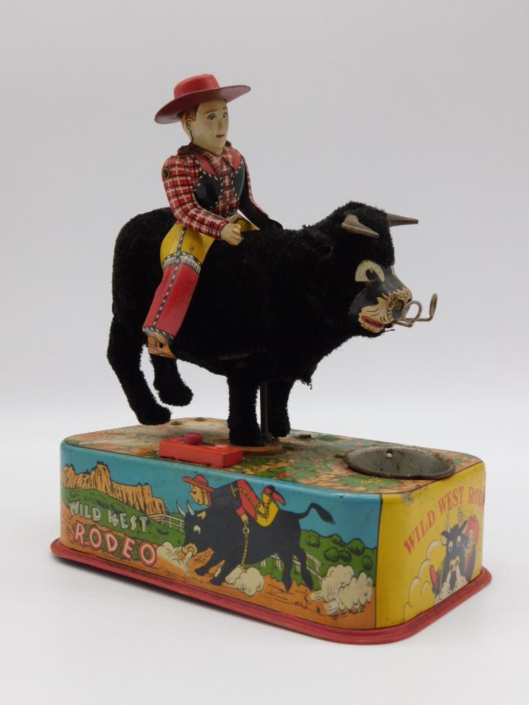 WILD WEST RODEO BUCKING BULL WITH RIDER TIN TOYS, WIND (1 of 6)
