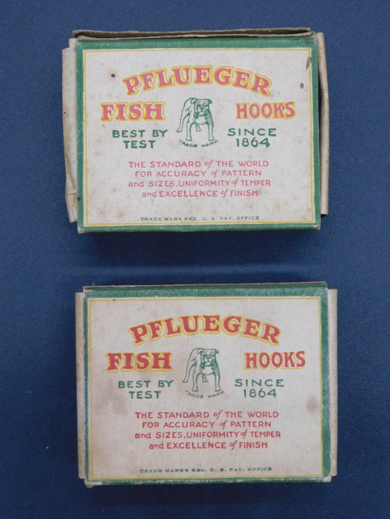 PFLUEGER FISH HOOKS SET OF 2 ANTIQUE VINTAGE (1 of 5)