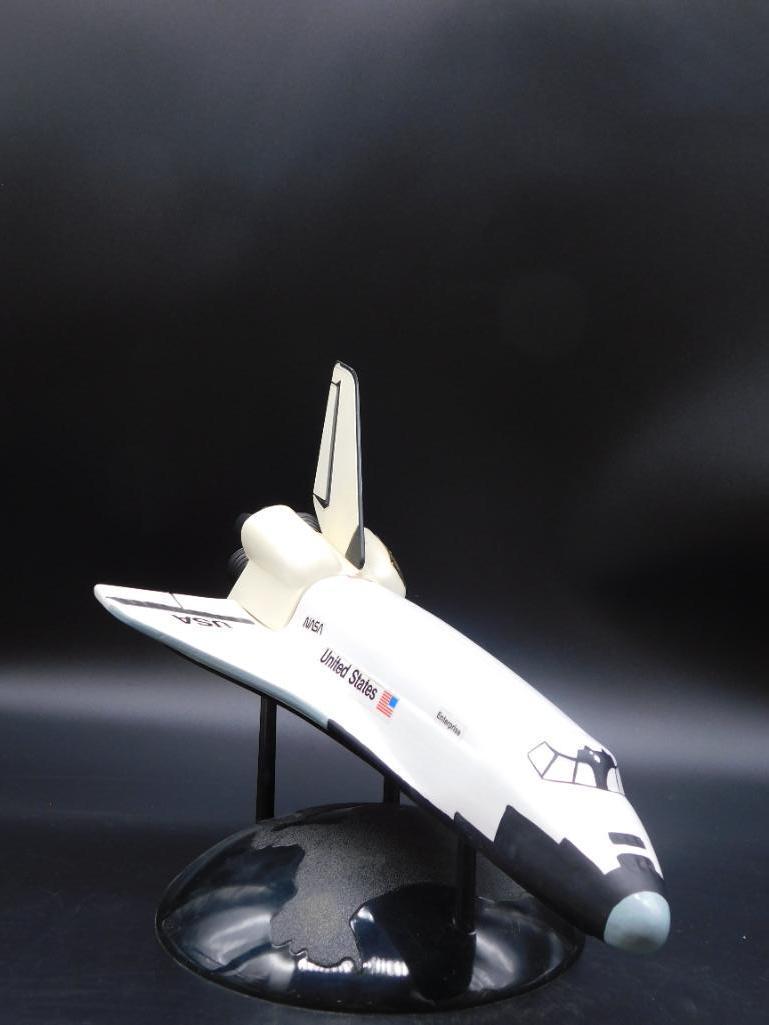NASA SPACE SHIP REPLICA MODEL (1 of 2)