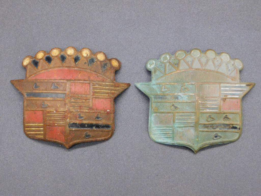 CADILLAC EMBLEMS SET OF 2  ADVERTISING VINTAGE ANTIQUE (1 of 3)